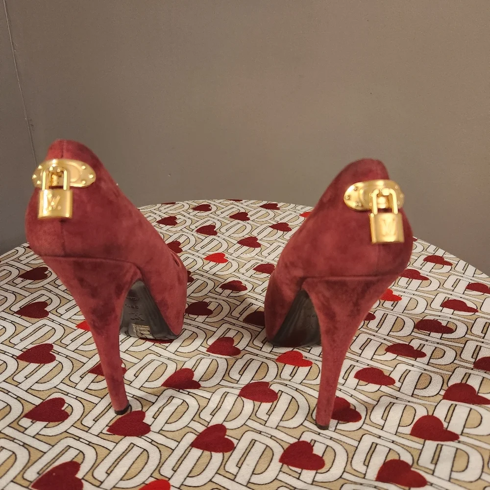 Heels - Picture 3 of 12